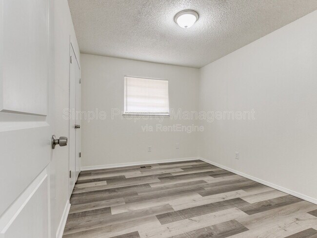 Building Photo - 704 Pepperdine Ave