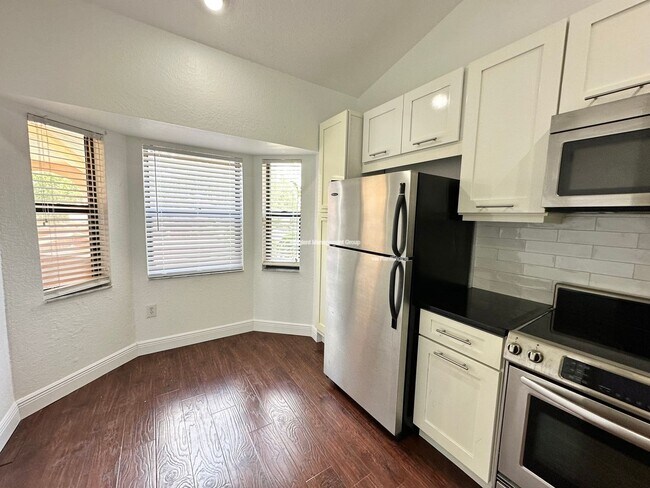 Building Photo - 7767 Sugar Bend Dr