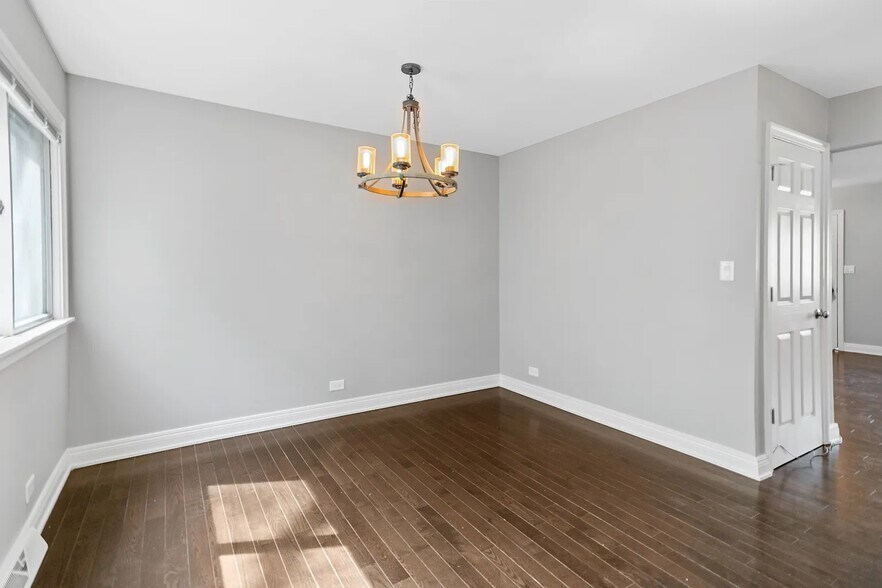 Dining area - 2106 Saint Johns Ave