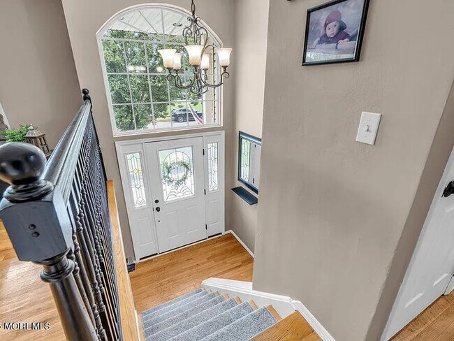 Building Photo - 61 Lynn Dr