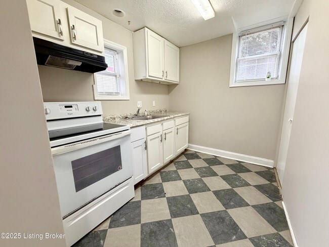 Building Photo - 510 S 15th St