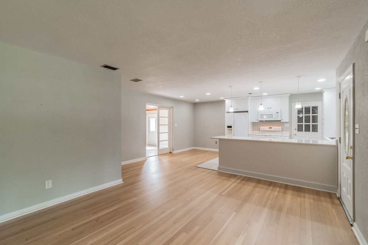 Building Photo - 4511 S Cameron Ave