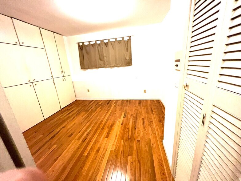 Building Photo - 409 Dellbrook Ave