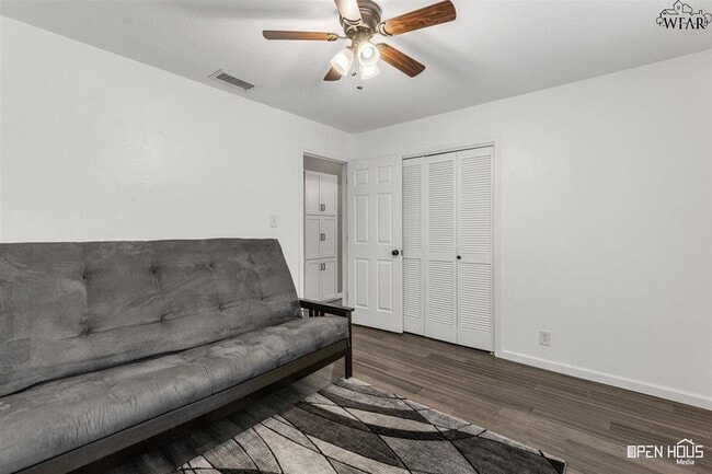 Building Photo - 5504 Hooper Dr