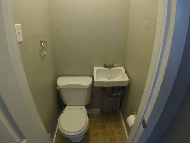 Building Photo - 2 Bedroom Single Family Mt Washington!