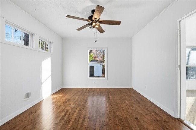 Building Photo - 6417 Darwood Ave