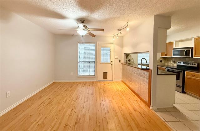Building Photo - 628 St Charles Dr