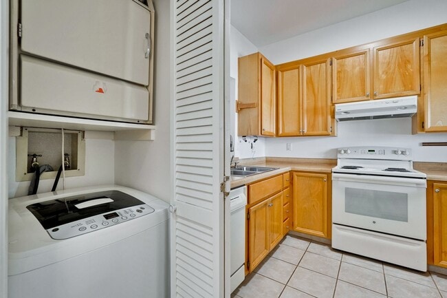 Building Photo - Cozy 1 Bed, 1 Bath Condo