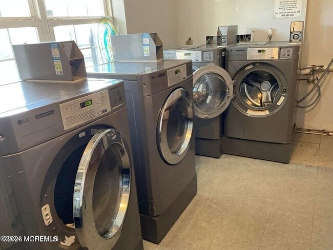 Building Photo - 410 8th Ave