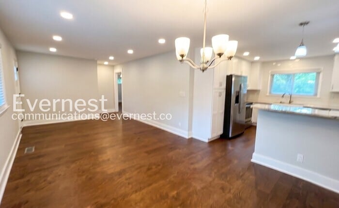 Building Photo - 1206 Cranbrook Dr