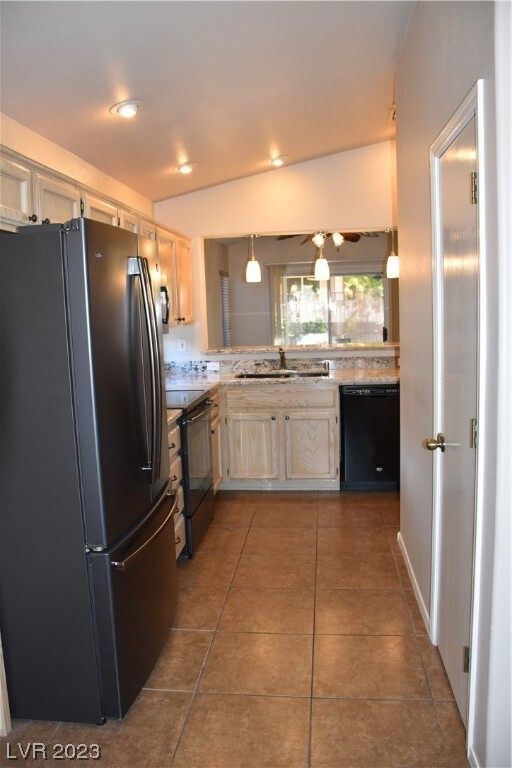Building Photo - 2129 High Mesa Dr