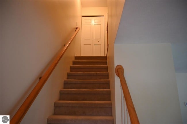 Building Photo - 713 Lake Ave