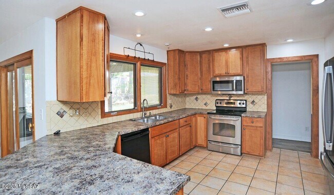Building Photo - 4741 W Red Wolf Dr