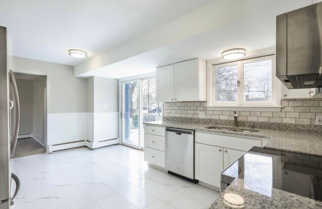 Building Photo - The Space You’ve Been Waiting For — 4 Beds, 2.5 Baths in Saginaw Township