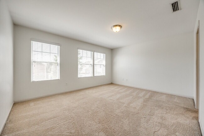 Building Photo - 826 Summerlake Dr