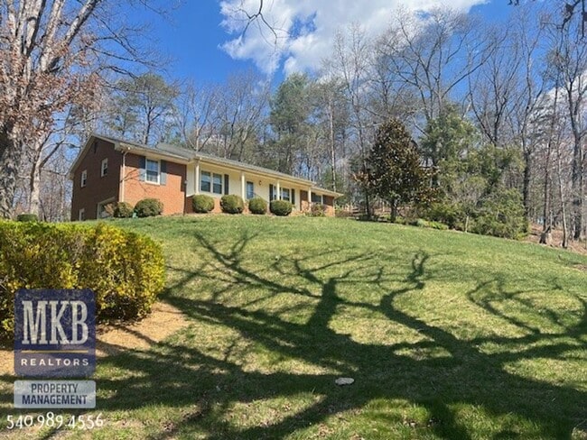Building Photo - 4bd/3bth SW County Home