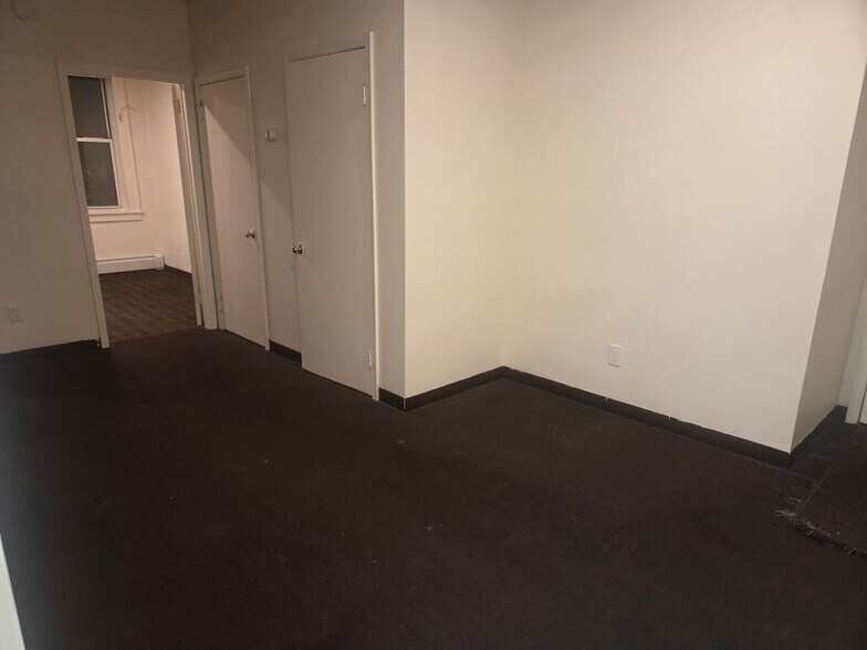 Building Photo - 817 Ringwood Ave