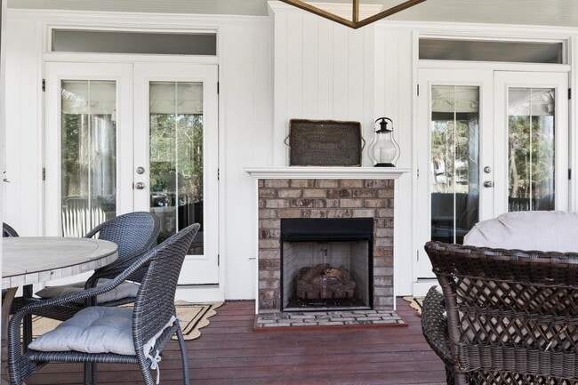 Building Photo - 56 Gadsden St