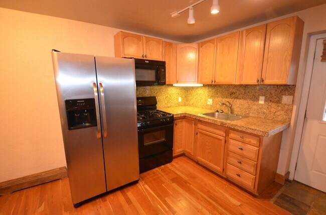 Building Photo - 471 High Point Dr