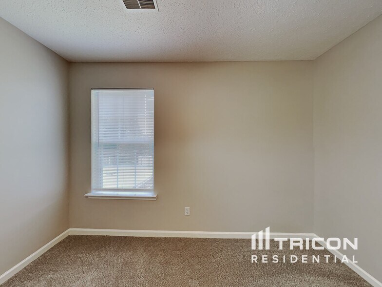 Building Photo - 108 Springway Dr