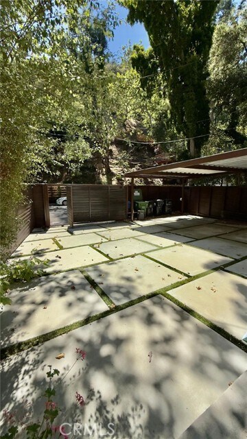 Building Photo - 1216 N Beverly Glen Blvd