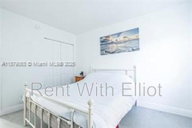 Building Photo - 1425 Arthur St