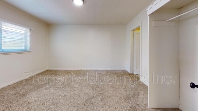 Building Photo - 630 Bird St