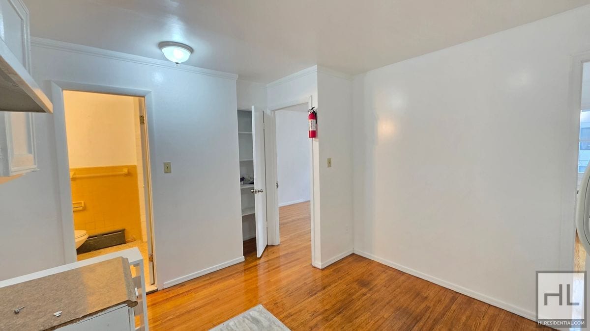 Building Photo - 9 STREET