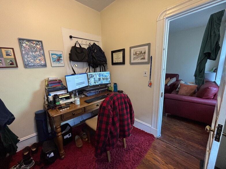 Building Photo - 8 Grove St