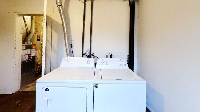 Building Photo - Single Family home located in the York Neighborhood