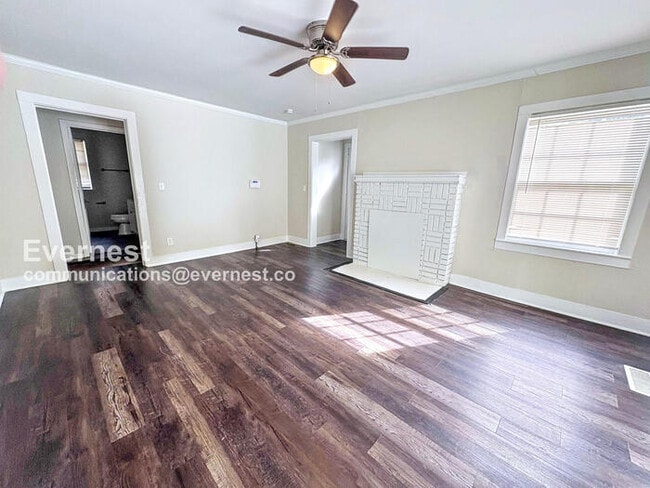 Building Photo - 444 Plaza Dr