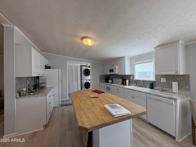 Building Photo - 147 Earl Dr