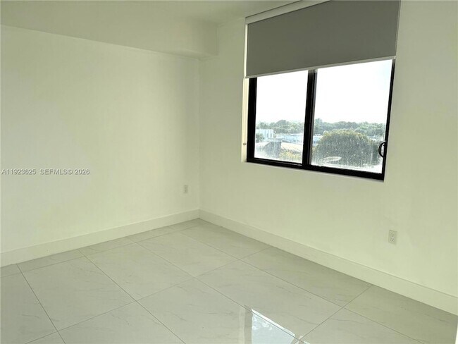 Building Photo - 301 Altara Ave