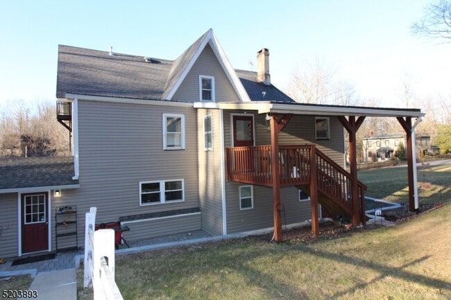 Building Photo - 172 Musconetcong River Rd