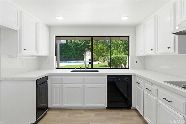 Building Photo - 5415 E Willowick Cir