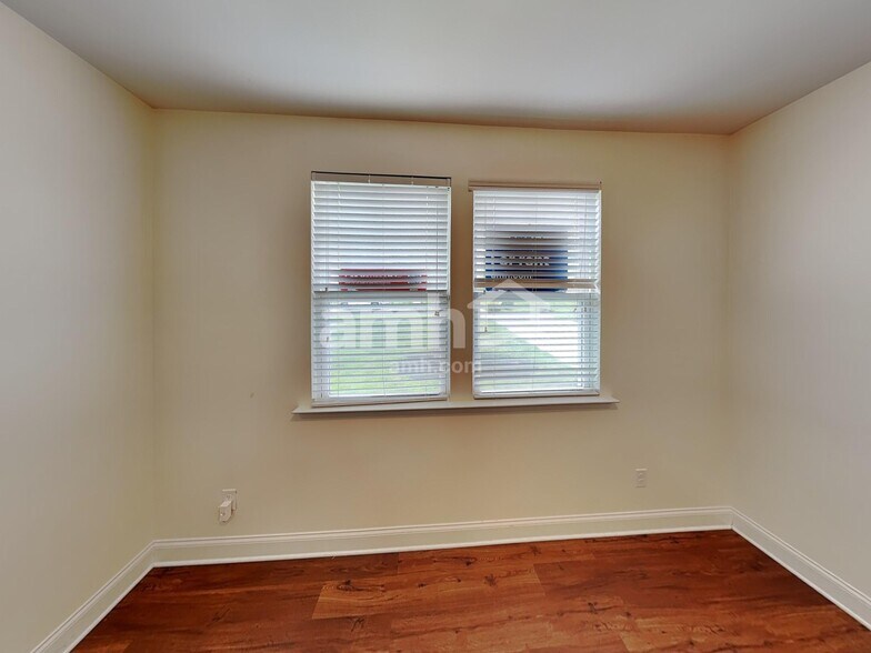 Building Photo - 3021 Greenmont Cir