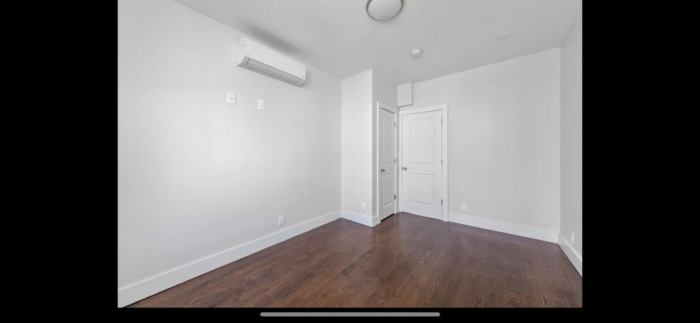 Building Photo - 2452 33rd St