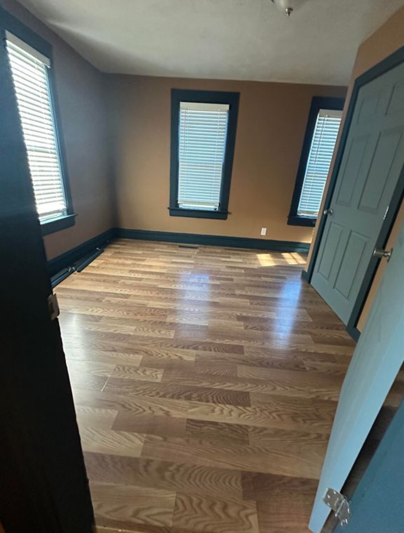 Building Photo - 513 Kaufmann Ave