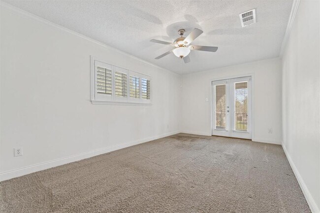Building Photo - 12811 Shady Knoll Ln