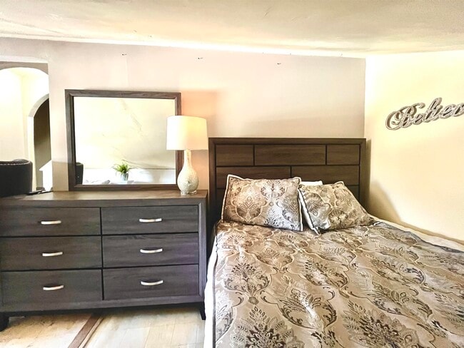 Building Photo - 1410 Rosewood Dr