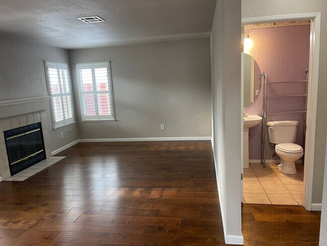 Building Photo - 2234 Prestwick St