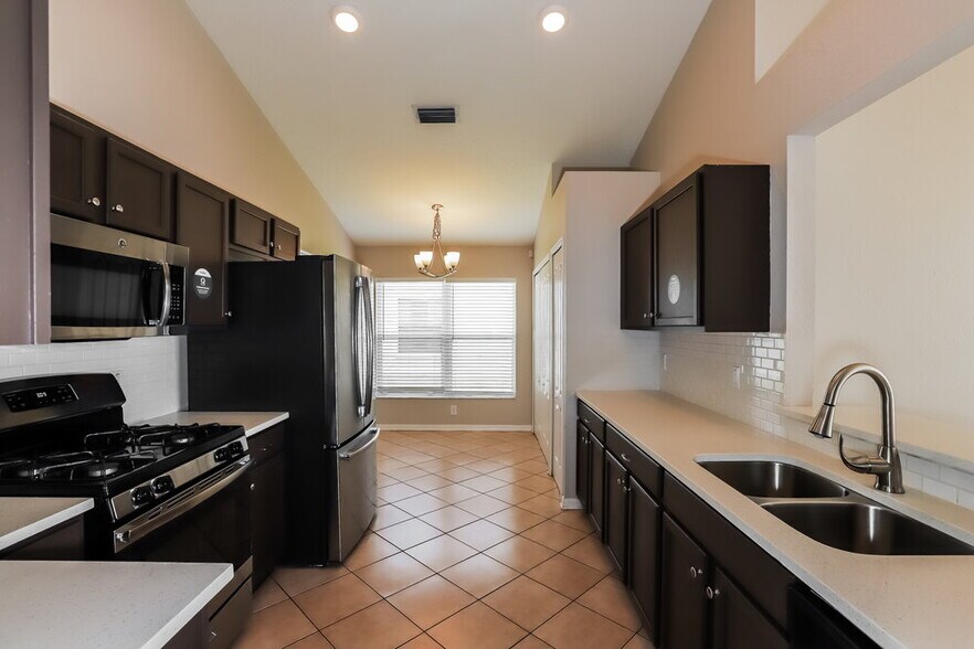 Building Photo - 29942 Morningmist Dr