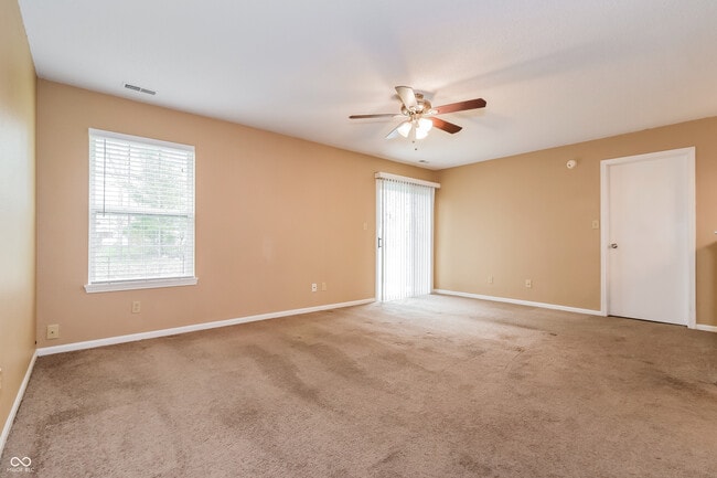 Building Photo - 7467 Grandview Dr