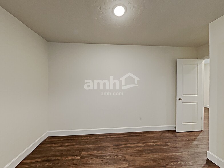 Building Photo - 9447 W Hiden Stream St