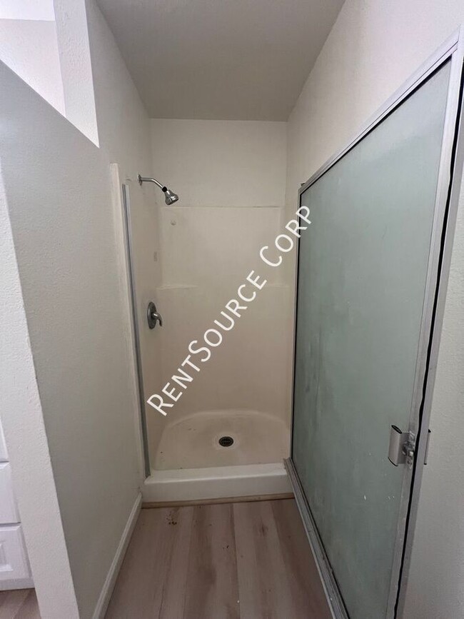 Building Photo - 841 Chateau Way