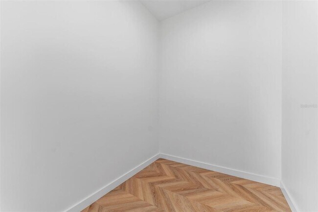 Building Photo - 102 W Adalee St