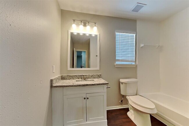 Building Photo - 2916 Tower Bridge Ct
