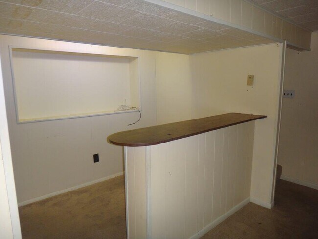 Building Photo - Great 3 bedroom with full basement!