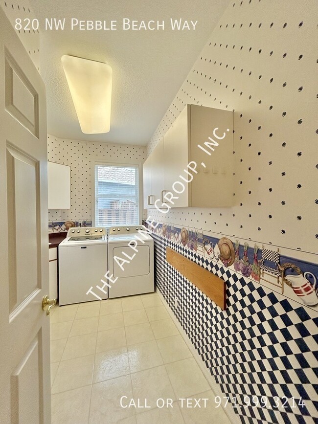 Building Photo - 820 NW Pebble Beach Way