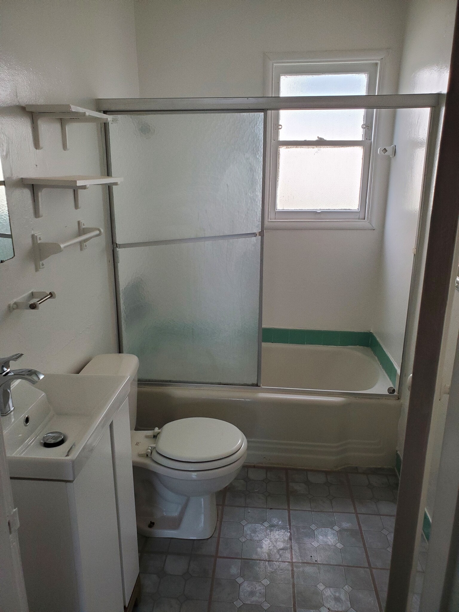 Bathroom - 1329 Parker St